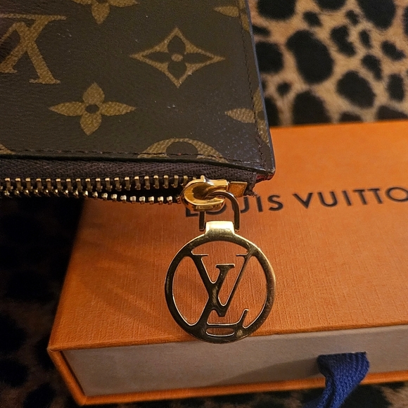 LOUIS VUITTON Monogram Zippered Card Holder in Red (Microchipped) - Picture 4 of 12
